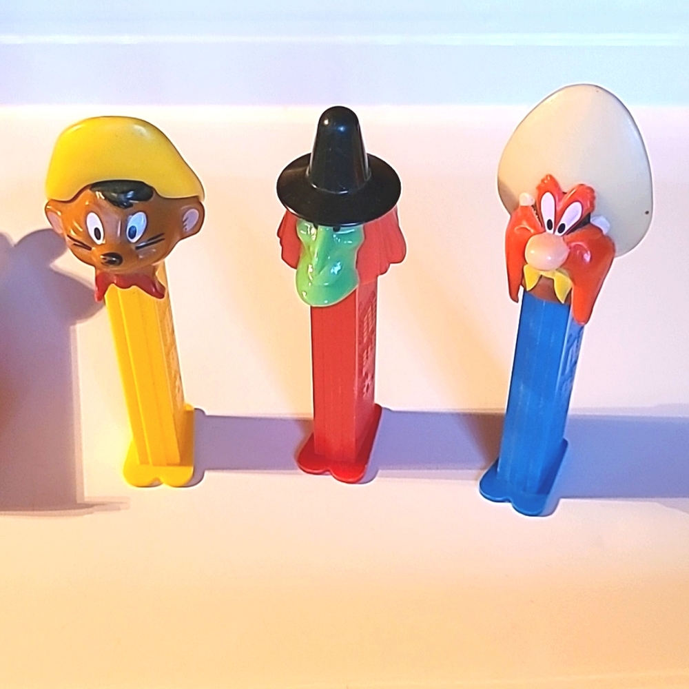 Vintage Halloween Witch, Speedy Gonzalez, Yosemite, Looney Tunes PEZ Dis…